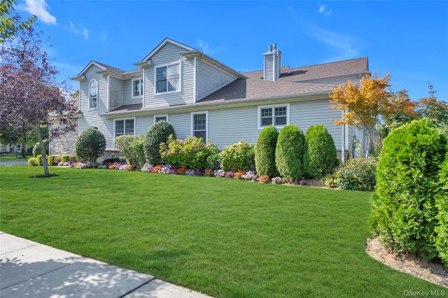626 Village Green N, Port Washington, NY 11050