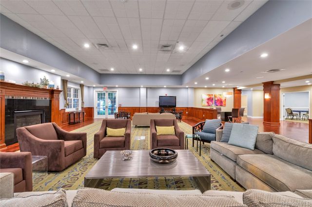 626 Village Green N, Port Washington, NY 11050