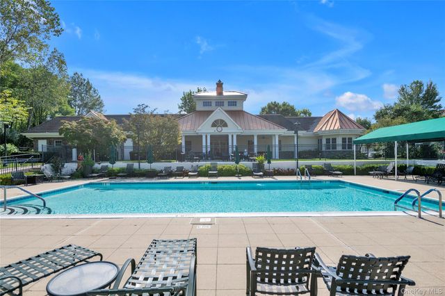 626 Village Green N, Port Washington, NY 11050
