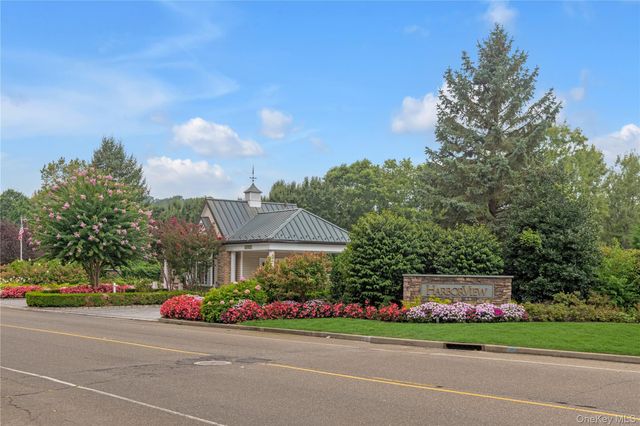 626 Village Green N, Port Washington, NY 11050