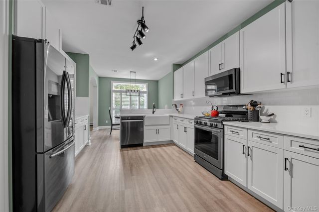626 Village Green N, Port Washington, NY 11050