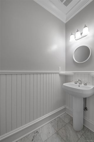 626 Village Green N, Port Washington, NY 11050