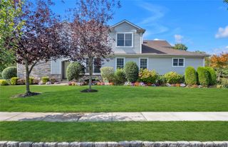 626 Village Green N, Port Washington, NY 11050