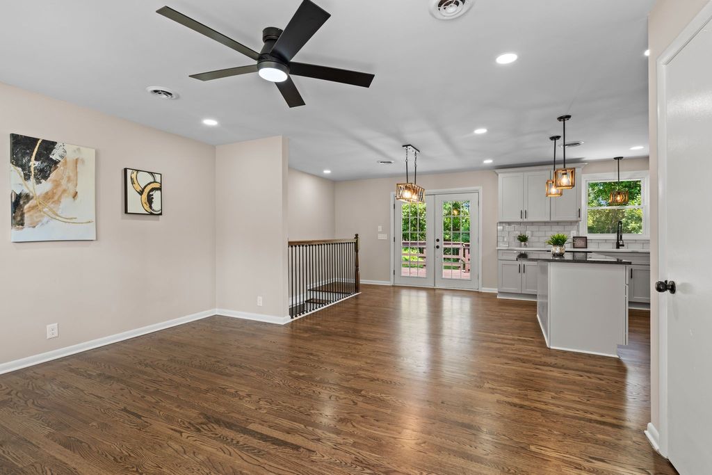 3036 Sunnyview Dr, Nashville, TN 37218