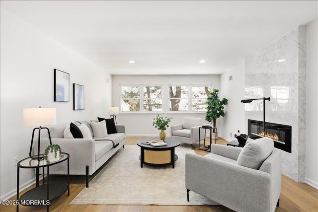 26 Lansdale Drive, Marlboro, NJ 07746