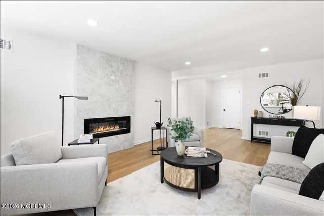 26 Lansdale Drive, Marlboro, NJ 07746