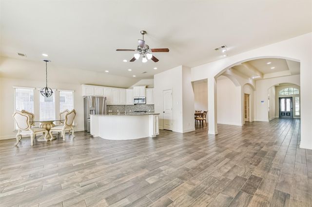 2919 Silhouette Bay Drive, Pearland, TX 77584