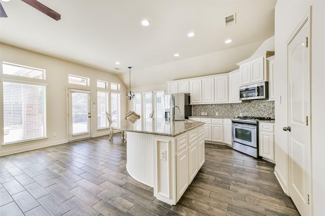 2919 Silhouette Bay Drive, Pearland, TX 77584