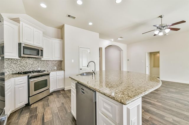 2919 Silhouette Bay Drive, Pearland, TX 77584