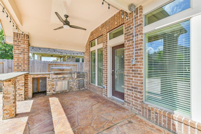 2919 Silhouette Bay Drive, Pearland, TX 77584