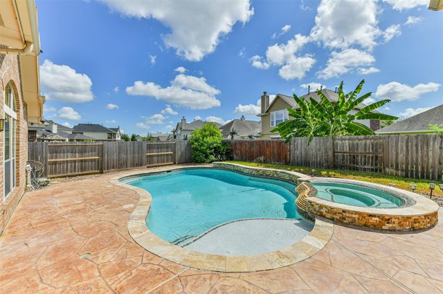 2919 Silhouette Bay Drive, Pearland, TX 77584