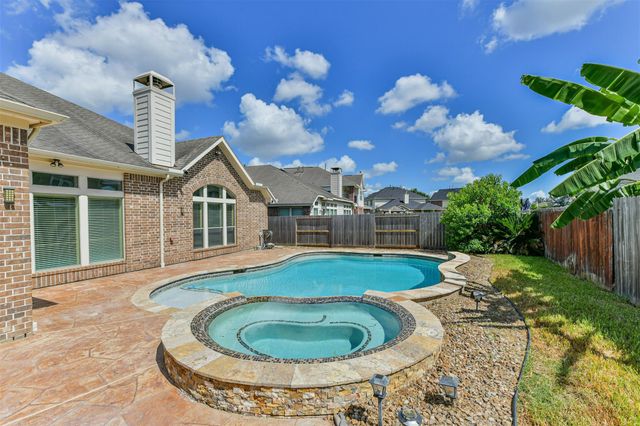 2919 Silhouette Bay Drive, Pearland, TX 77584