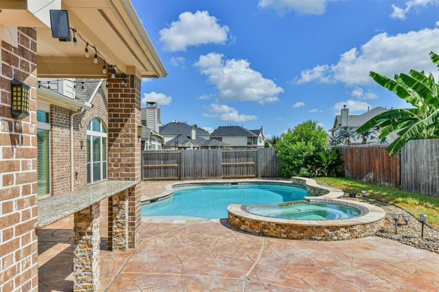 2919 Silhouette Bay Drive, Pearland, TX 77584
