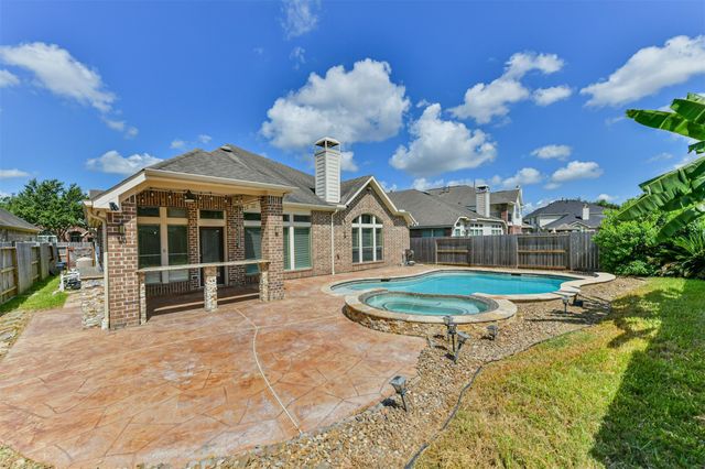 2919 Silhouette Bay Drive, Pearland, TX 77584