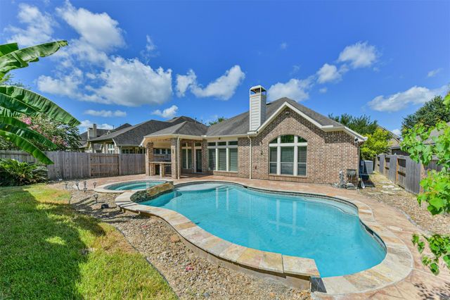 2919 Silhouette Bay Drive, Pearland, TX 77584