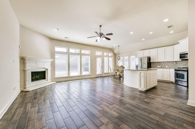 2919 Silhouette Bay Drive, Pearland, TX 77584