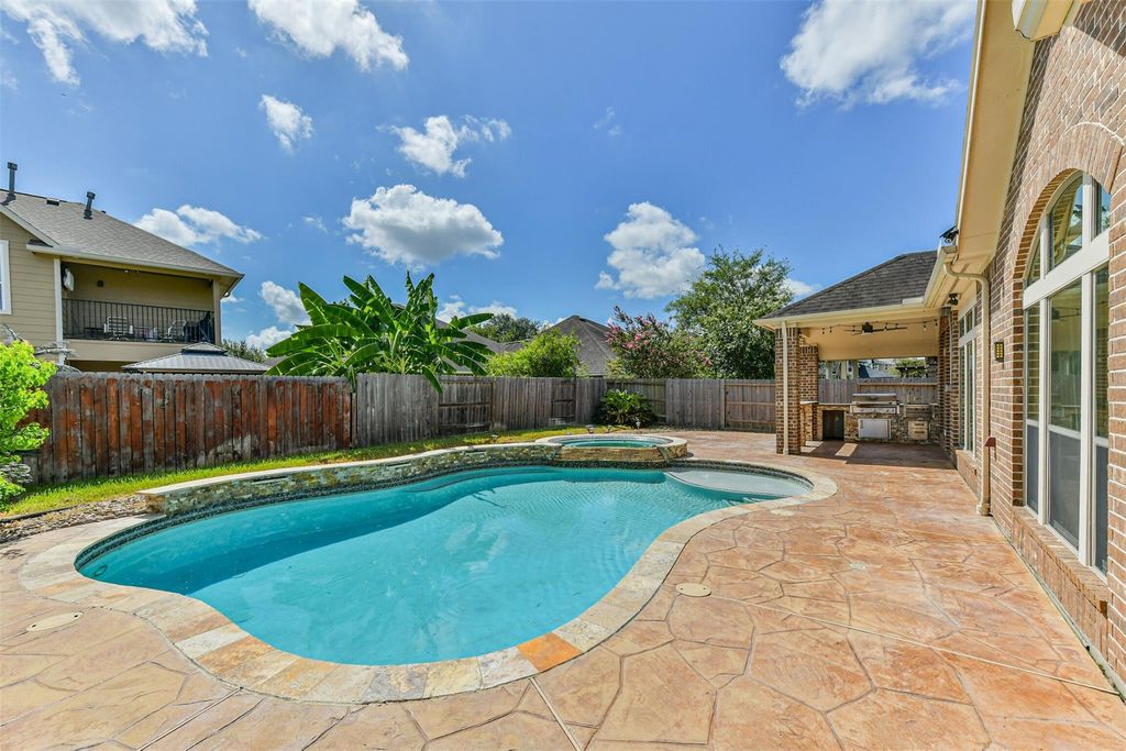 2919 Silhouette Bay Drive, Pearland, TX 77584