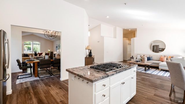 219 Burgundy Rd, Healdsburg, CA 95448