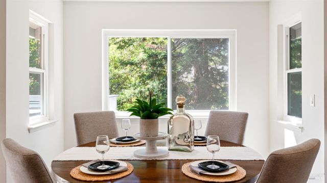 219 Burgundy Rd, Healdsburg, CA 95448