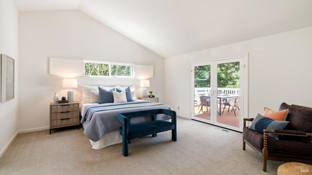 219 Burgundy Rd, Healdsburg, CA 95448