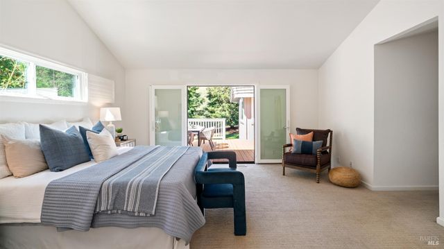 219 Burgundy Rd, Healdsburg, CA 95448