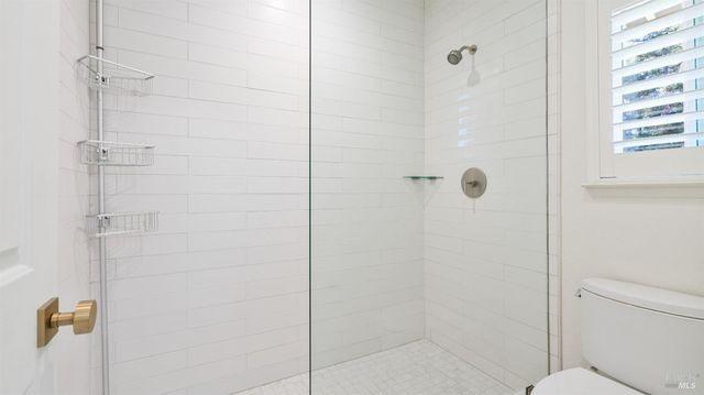 219 Burgundy Rd, Healdsburg, CA 95448