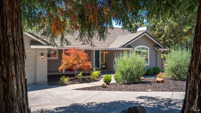 219 Burgundy Rd, Healdsburg, CA 95448