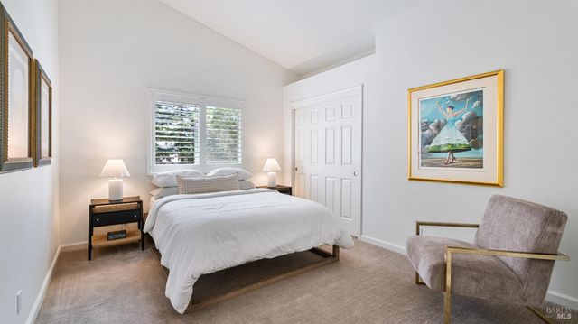 219 Burgundy Rd, Healdsburg, CA 95448