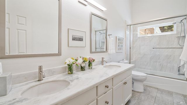 219 Burgundy Rd, Healdsburg, CA 95448