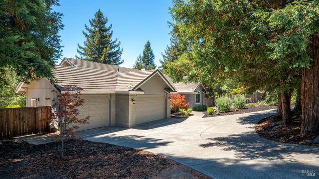 219 Burgundy Rd, Healdsburg, CA 95448
