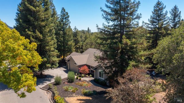 219 Burgundy Rd, Healdsburg, CA 95448