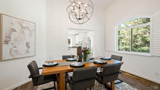 219 Burgundy Rd, Healdsburg, CA 95448