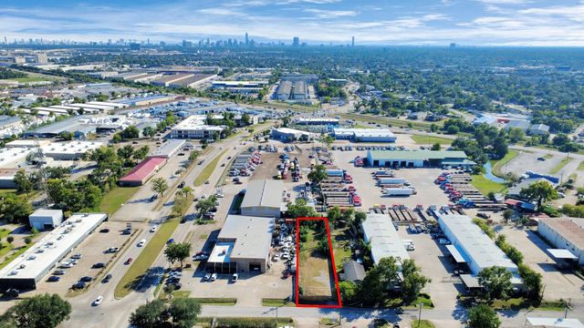 5717 Centralcrest St, Houston, TX 77092
