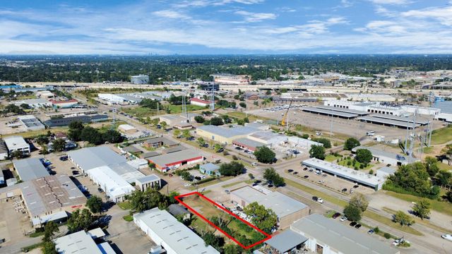 5717 Centralcrest St, Houston, TX 77092