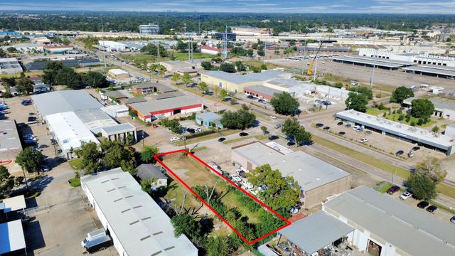 5717 Centralcrest St, Houston, TX 77092