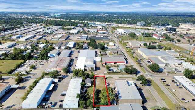 5717 Centralcrest St, Houston, TX 77092