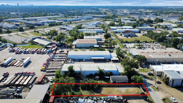 5717 Centralcrest St, Houston, TX 77092