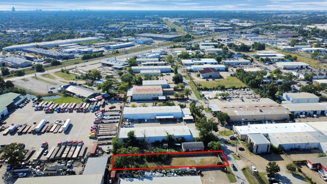 5717 Centralcrest St, Houston, TX 77092