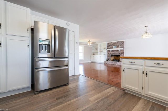 729 Wood Duck LN, Chesapeake, VA 23323