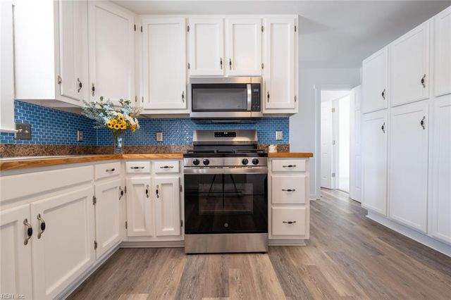 729 Wood Duck LN, Chesapeake, VA 23323