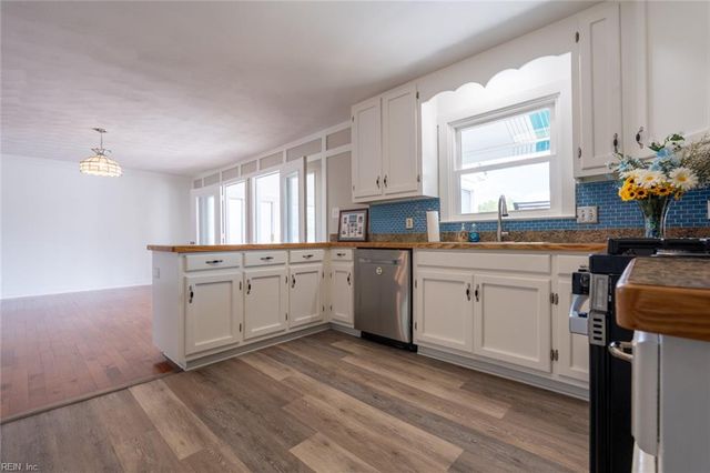 729 Wood Duck LN, Chesapeake, VA 23323
