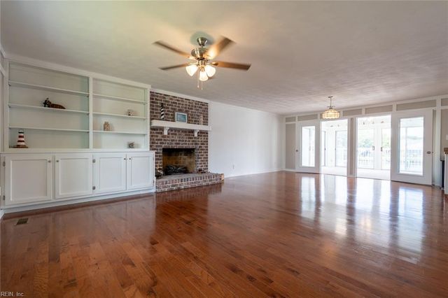729 Wood Duck LN, Chesapeake, VA 23323