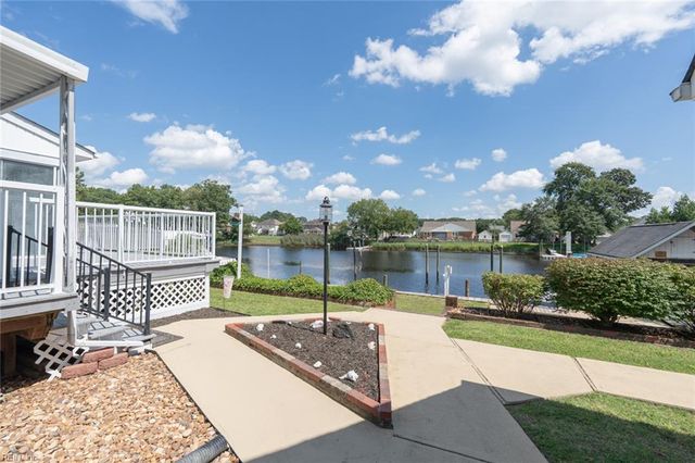 729 Wood Duck LN, Chesapeake, VA 23323