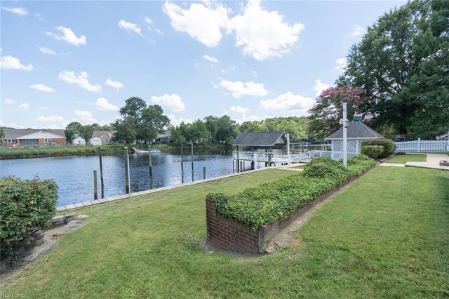 729 Wood Duck LN, Chesapeake, VA 23323