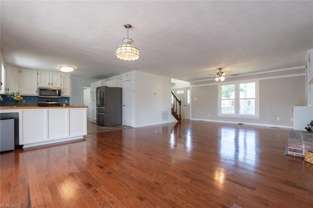 729 Wood Duck LN, Chesapeake, VA 23323