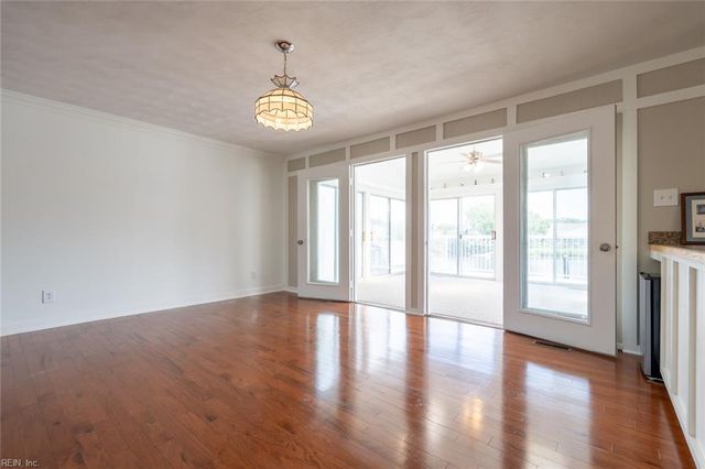 729 Wood Duck LN, Chesapeake, VA 23323