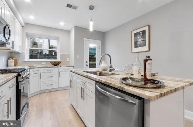 1404 S CLARION ST, Philadelphia, PA 19147