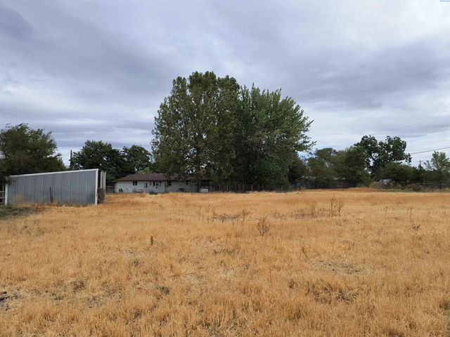 210703 E Bryson Brown Rd, Kennewick, WA 99337