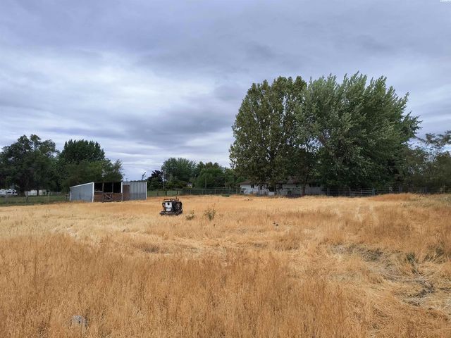 210703 E Bryson Brown Rd, Kennewick, WA 99337