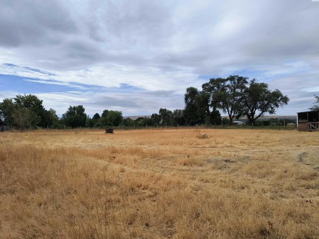 210703 E Bryson Brown Rd, Kennewick, WA 99337